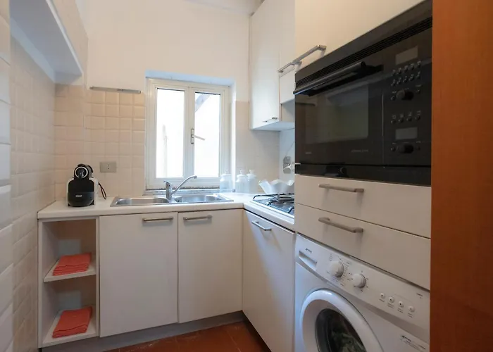 Domus Serpenti - Colosseum * Rome